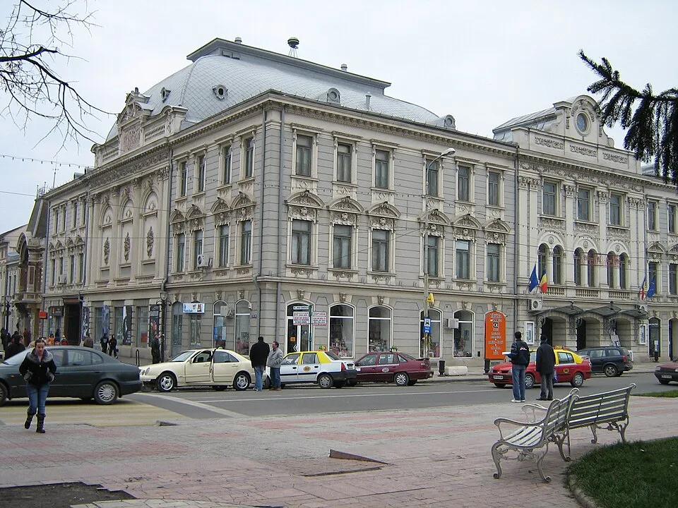 Teatrul Maria Filotti din centrul Brăilei, fotografiat în 2006